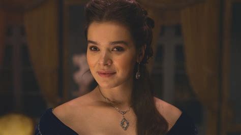 Hailee Steinfeld calls out Dickinson fan for leaking。